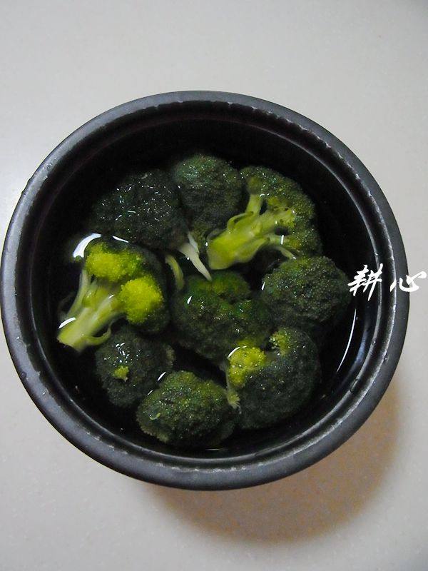 西兰花萝卜鸡汤步骤2