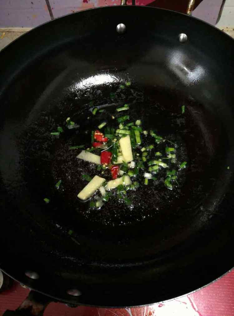 蒜香辣子鸡步骤7