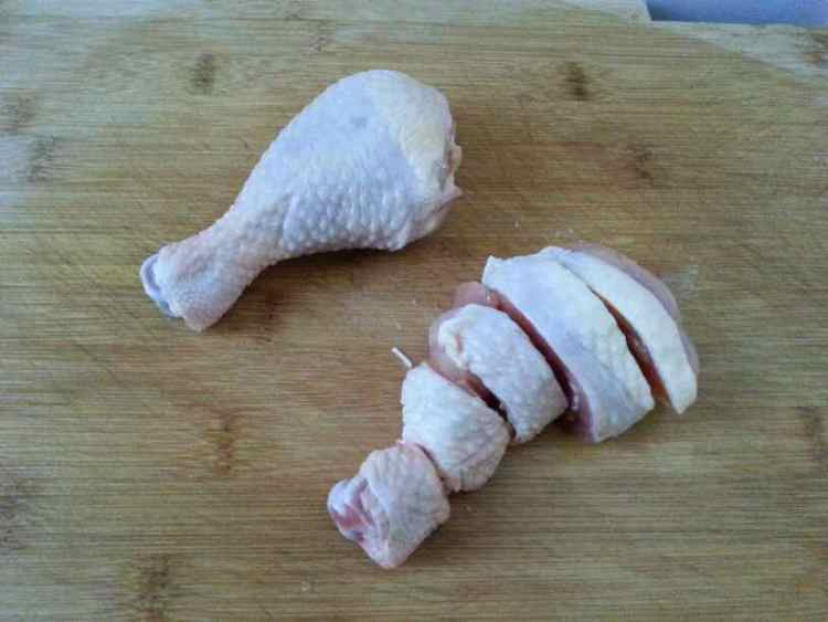 蒸土豆鸡肉块步骤1