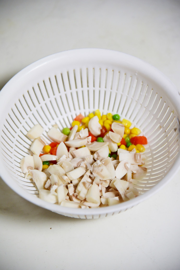 鸡肉蘑菇饭步骤2