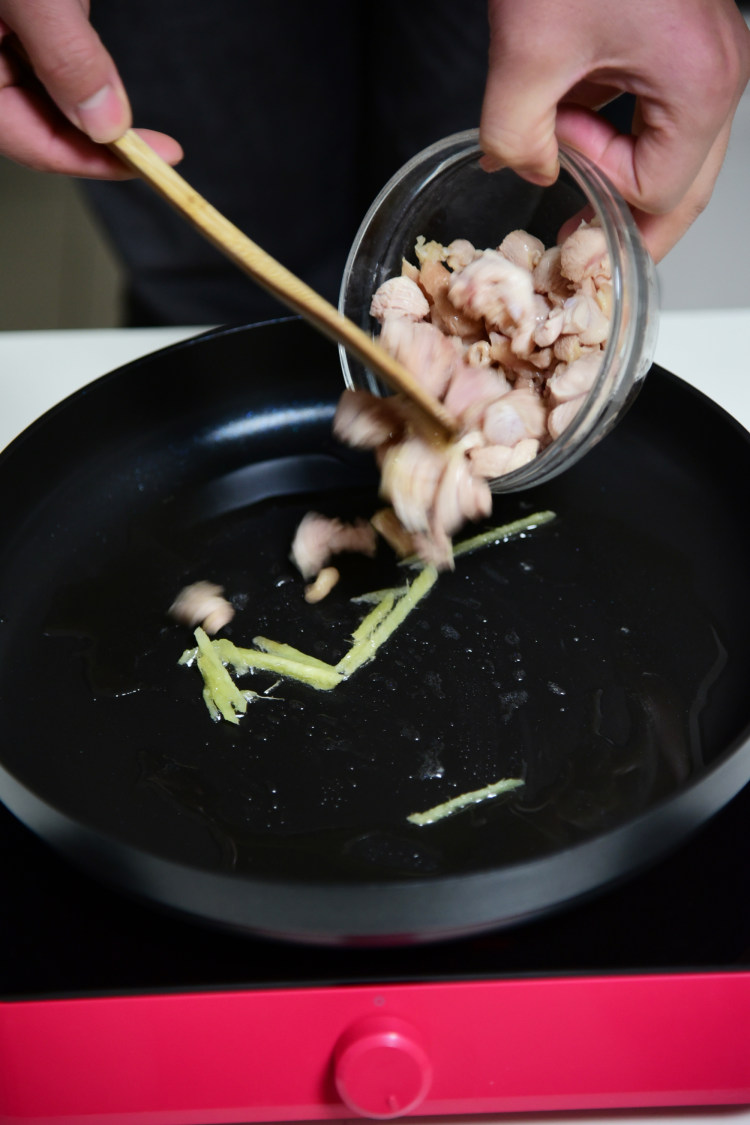 鸡肉蘑菇饭步骤4