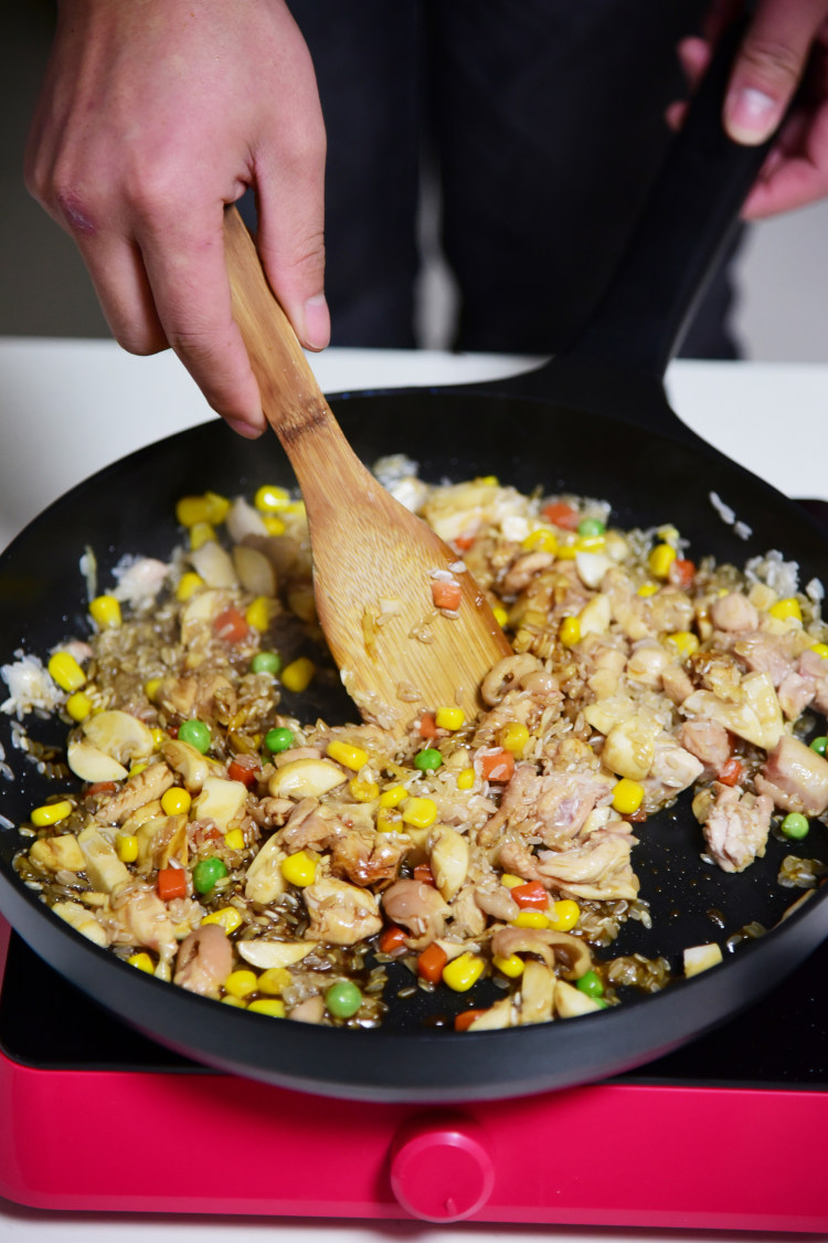 鸡肉蘑菇饭步骤7