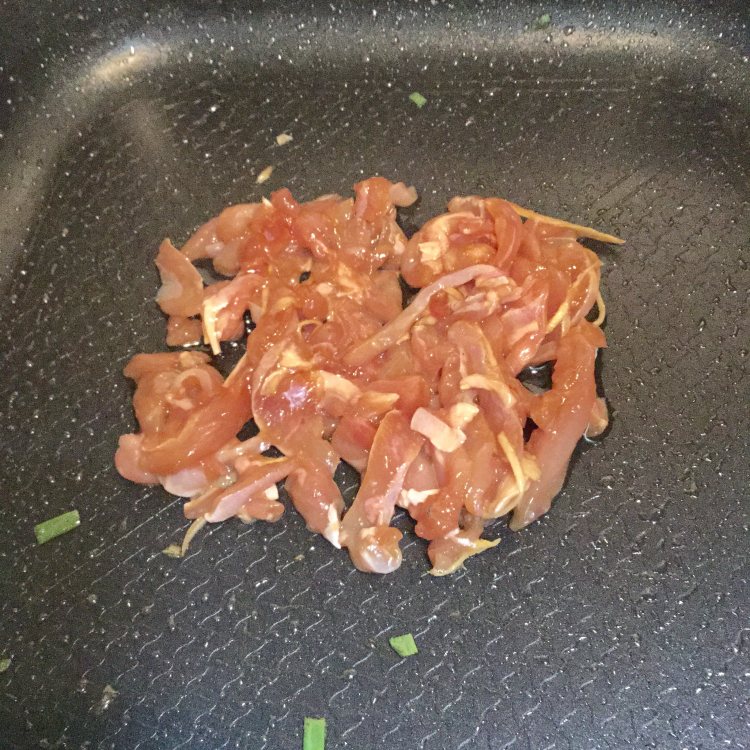 鸡腿炒莴笋步骤4