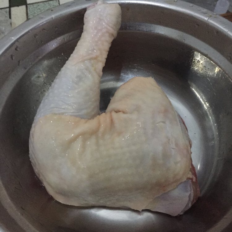 香辣红油鸡腿步骤1