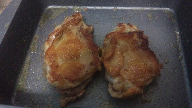 黑椒鸡腿汉堡步骤6