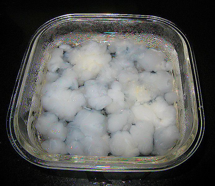 雪蛤莲子红枣鸡汤步骤2