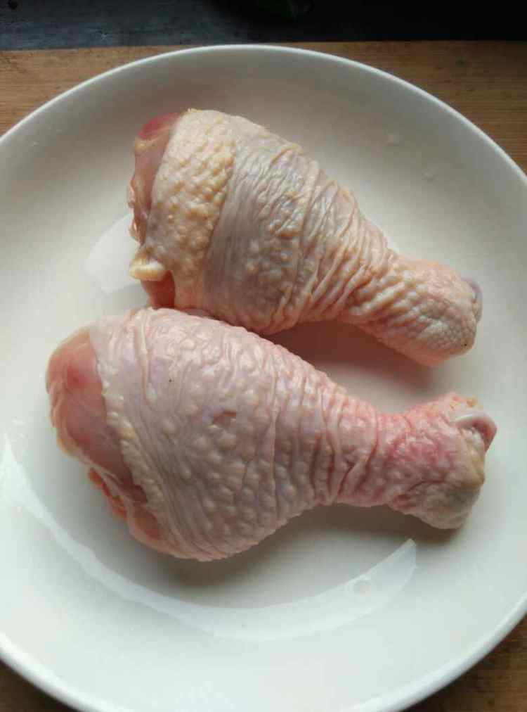 老干妈风味鸡步骤1