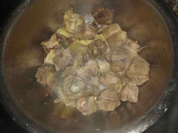 鸡腿炖土豆胡萝卜步骤3