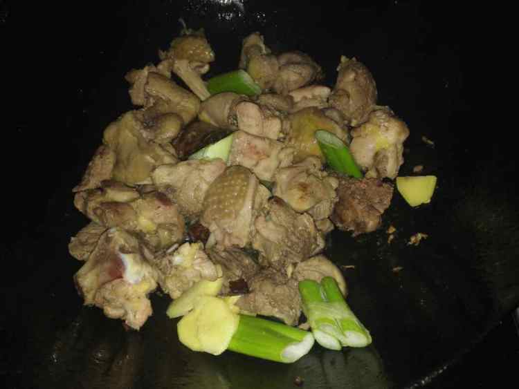 鸡腿炖土豆胡萝卜步骤8