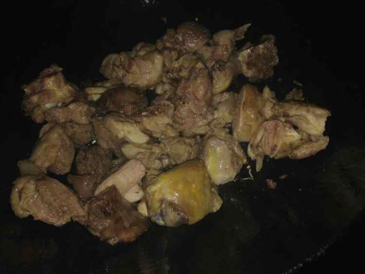 鸡腿炖土豆胡萝卜步骤7