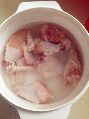 南瓜蒸鸡腿步骤1