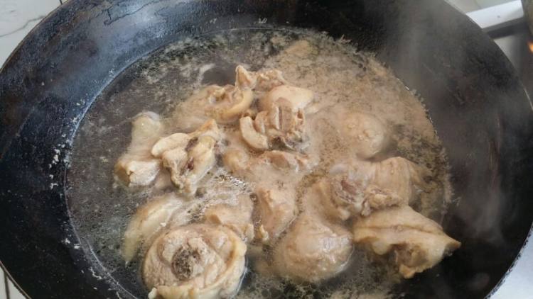 酱油炖鸡腿步骤1
