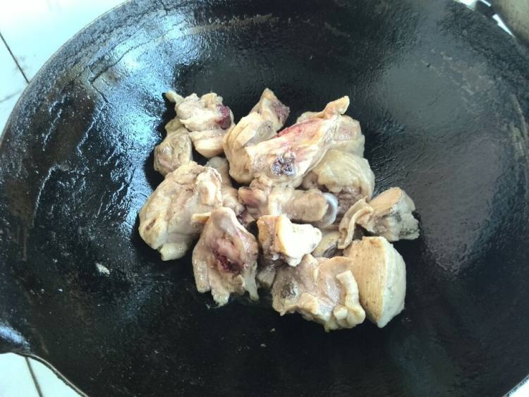酱油炖鸡腿步骤5