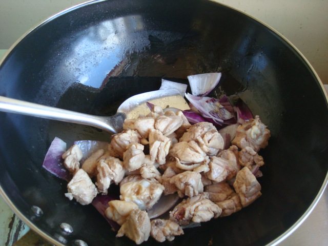 砂锅鸡腿炖萝卜土豆平步骤6