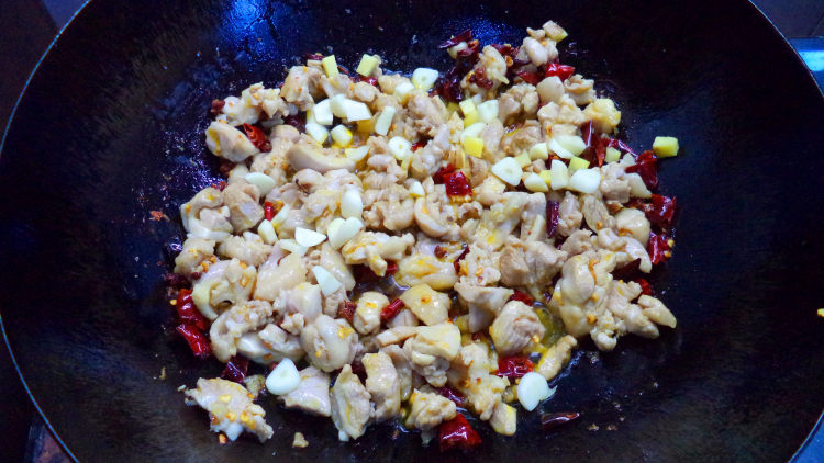 酸辣鸡丁步骤6