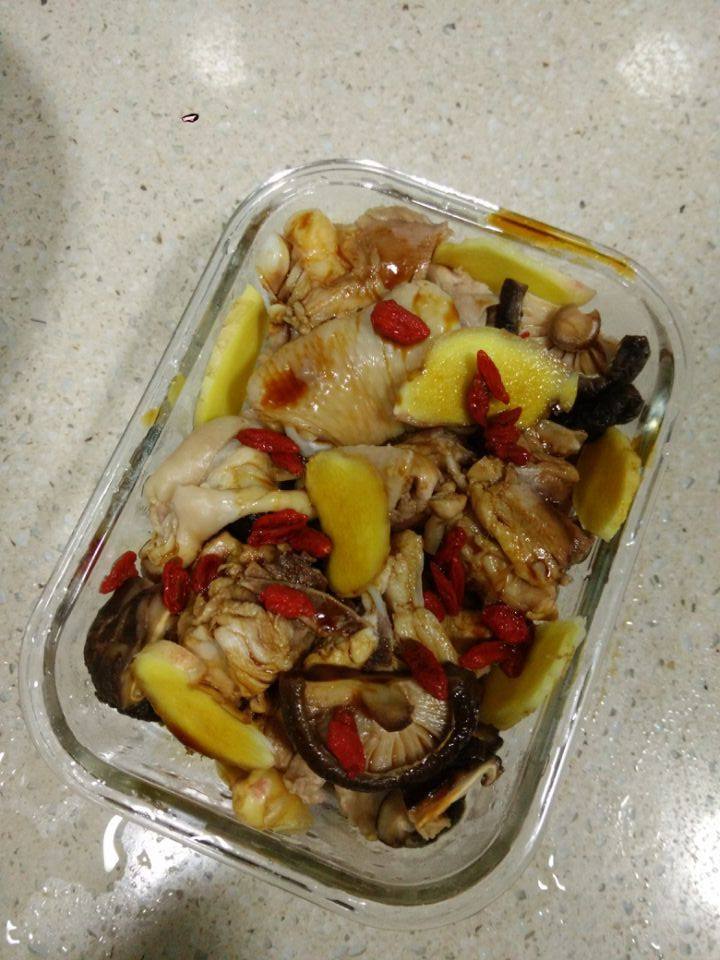 枸杞香菇蒸鸡腿步骤4