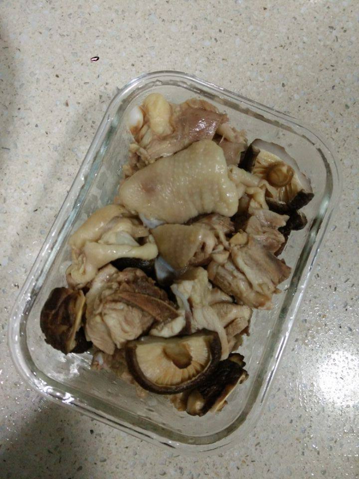 枸杞香菇蒸鸡腿步骤3