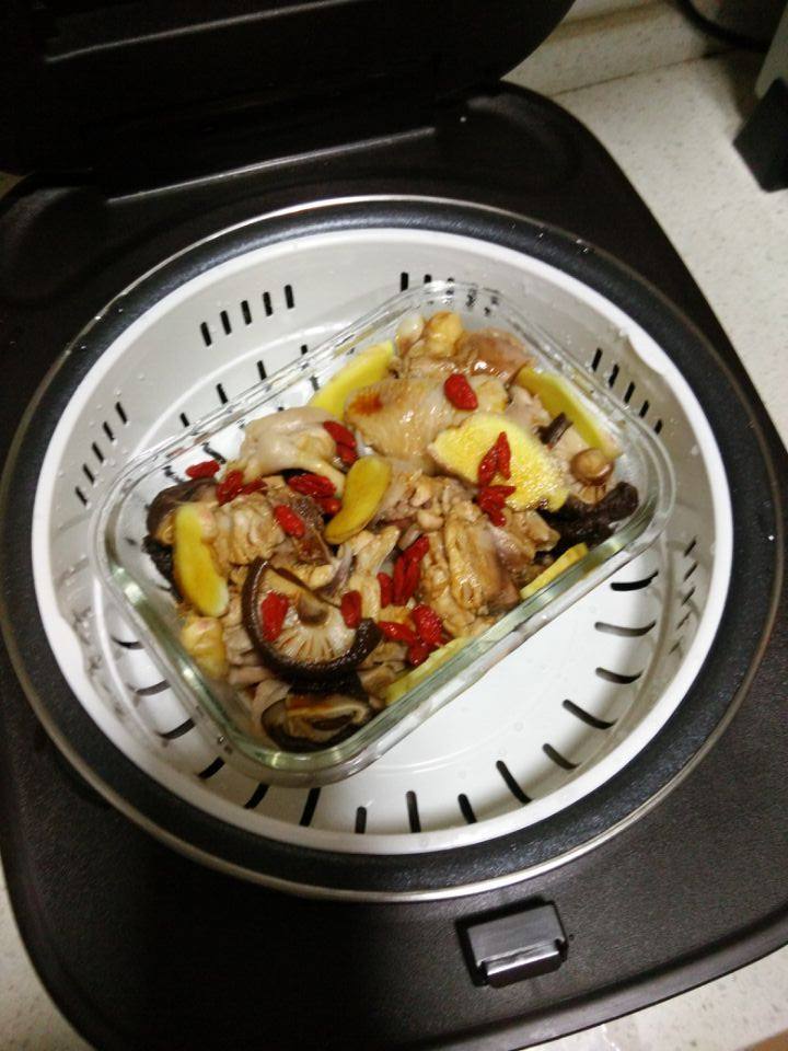 枸杞香菇蒸鸡腿步骤5