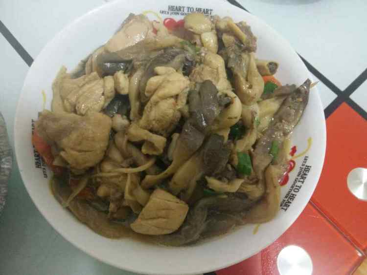 鸡腿炖鲜蘑步骤8