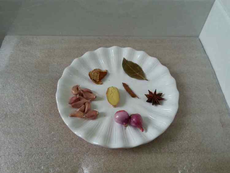 卤水鸡腿步骤2
