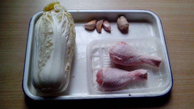 鸡腿白菜汤步骤1