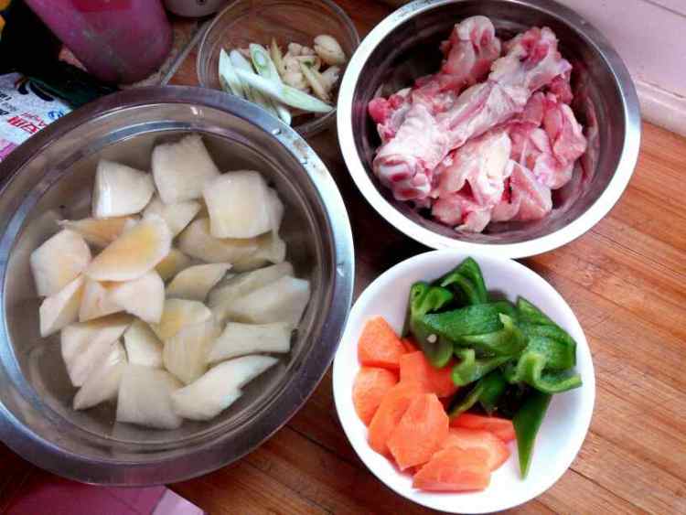 鸡腿炖菊薯步骤1
