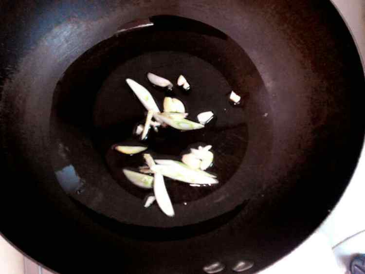 鸡腿炖菊薯步骤2