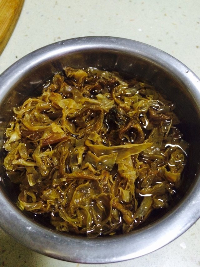 梅干菜蒸土豆鸡块步骤1