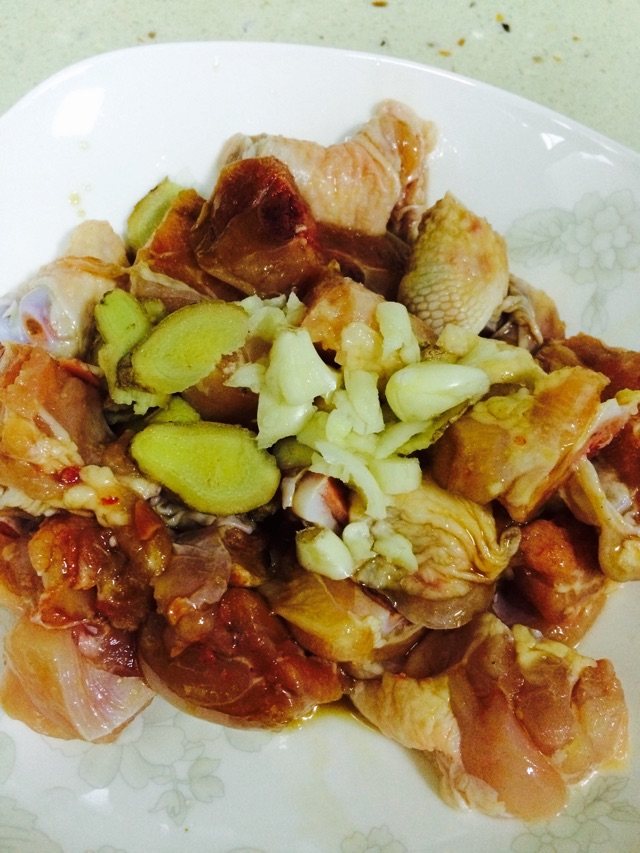 梅干菜蒸土豆鸡块步骤3