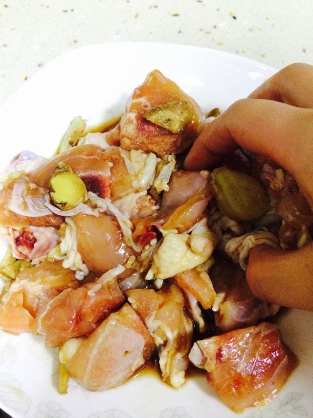 梅干菜蒸土豆鸡块步骤4