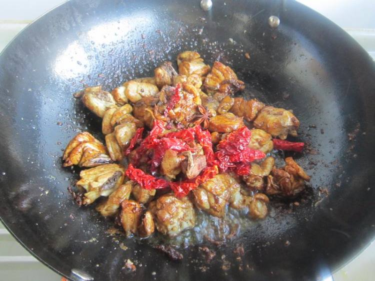 菱角烧鸡步骤6