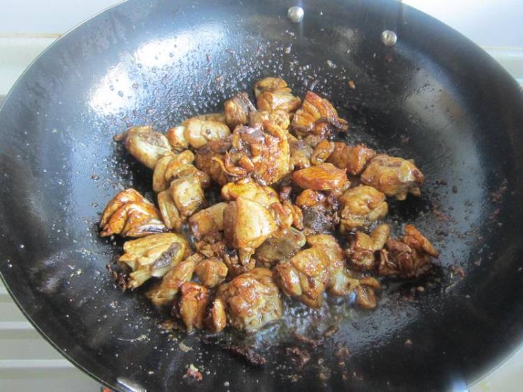 菱角烧鸡步骤5
