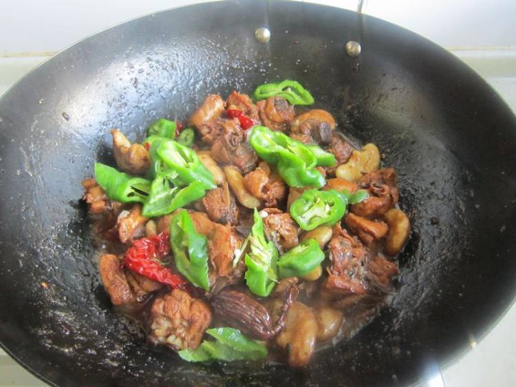 菱角烧鸡步骤10