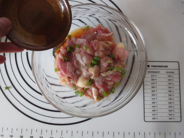 咖喱鸡肉煲仔饭步骤3