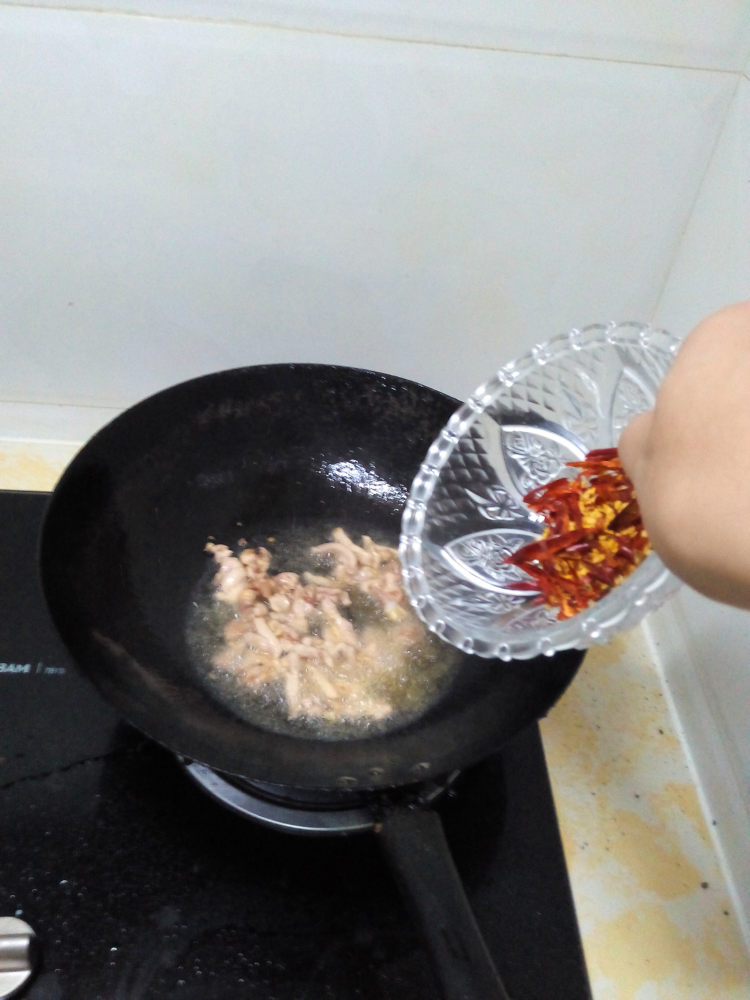 虫草鸡丝鱼丸炒面步骤7
