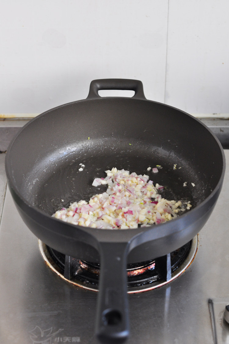 奶汁鸡肉蘑菇意面步骤4