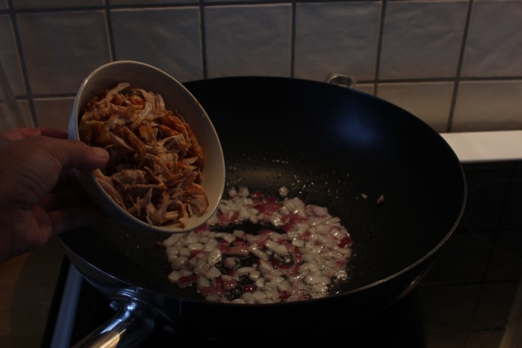 苹果鸡丝炒饭步骤2