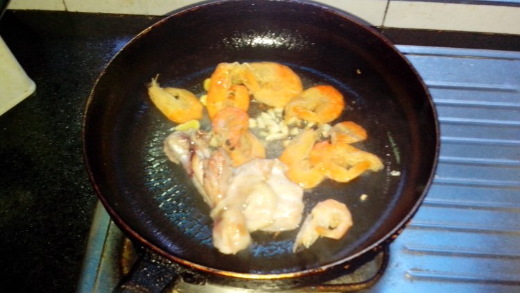 鸡腿虾干罗卜汤步骤5