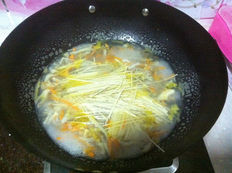 鸡汤蔬菜面步骤7