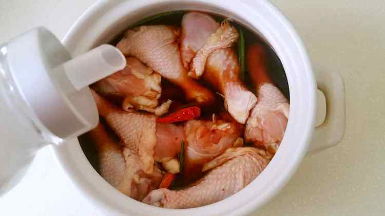 豉油炖鸡腿步骤6