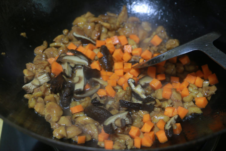 香菇鸡肉煲仔饭步骤13