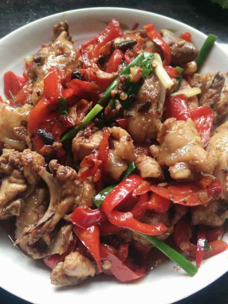 辣椒炒鸡步骤5