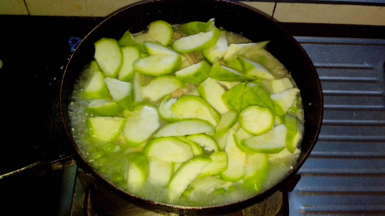 丝瓜毛豆鸡腿汤步骤7