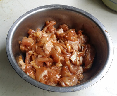 黑椒鸡腿煲步骤2