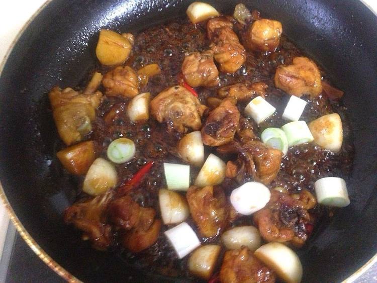 蒜子三杯鸡步骤7