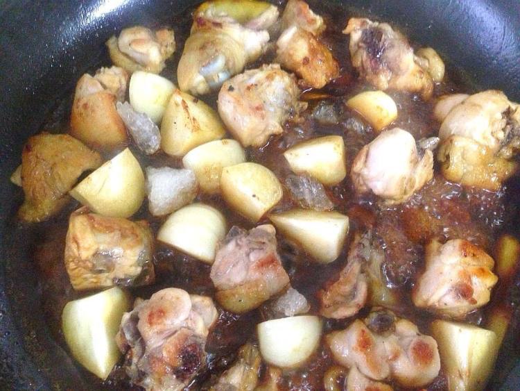 蒜子三杯鸡步骤6