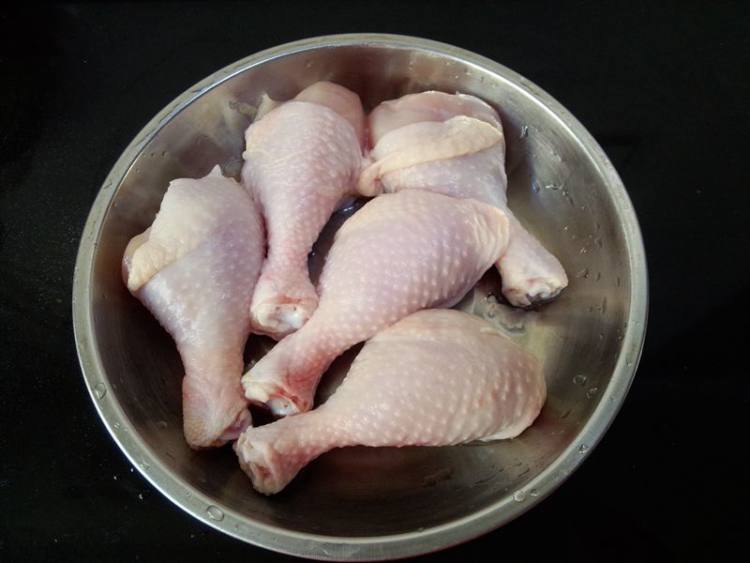 腐乳辣酱蒸鸡步骤1