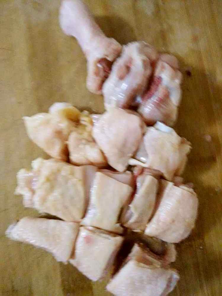 茶树菇烧鸡腿步骤2