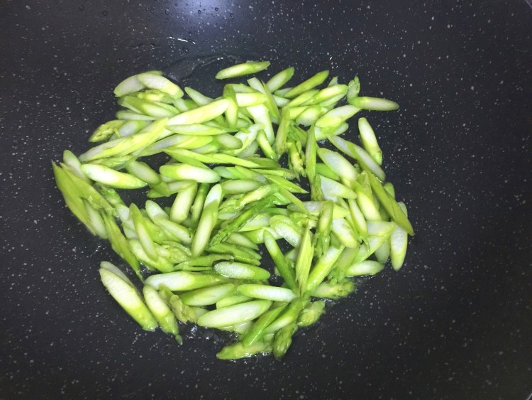 芦笋鸡丁步骤9