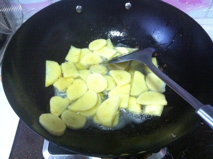 啤酒土豆鸡腿煲步骤3